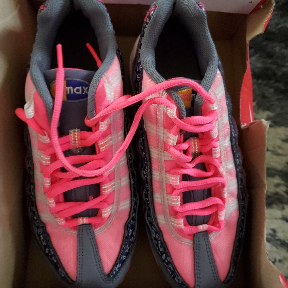 Girl's Nike Airmax